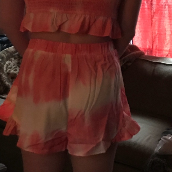 Beautiful 2 peice short set size small - Picture 8 of 8